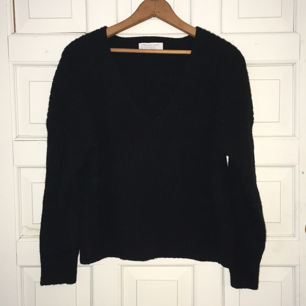 Everlane ribbed wool-cashmere crop v-neck
